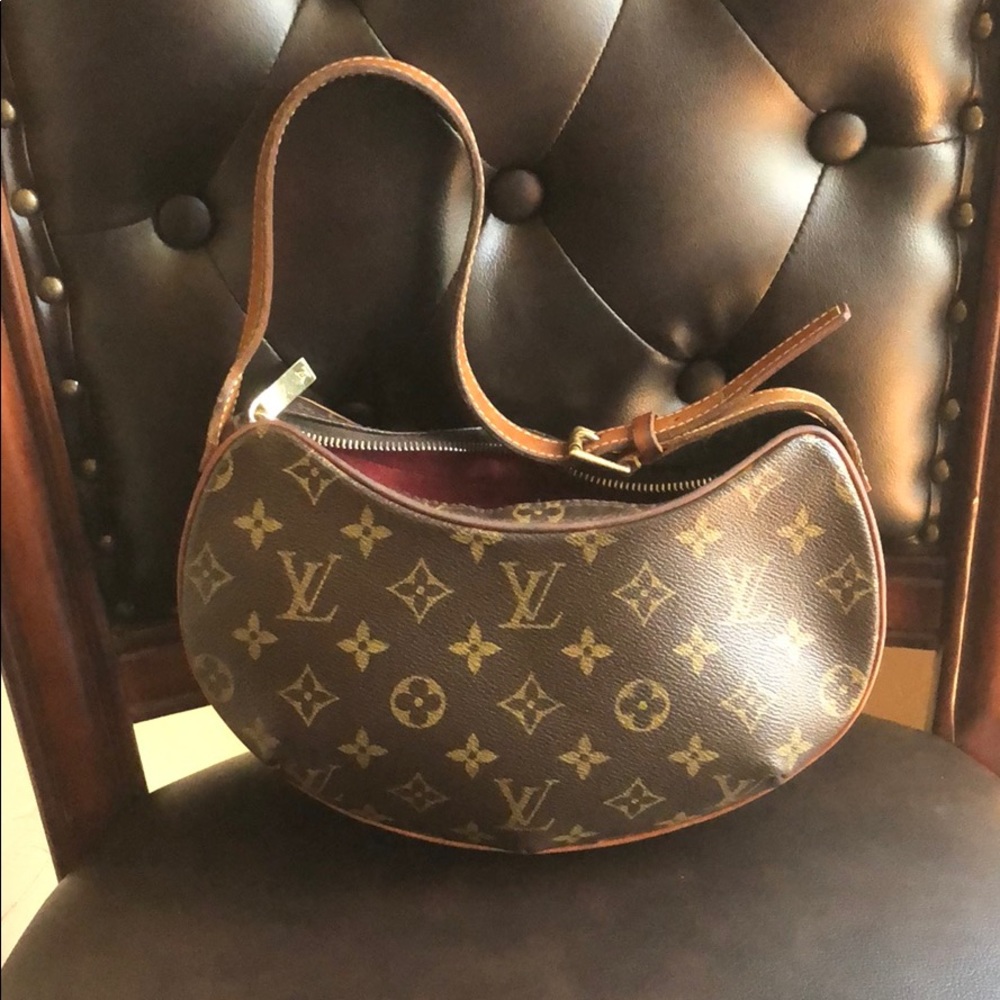 Auth Louis Vuitton Croissant 💥 FIRM💥